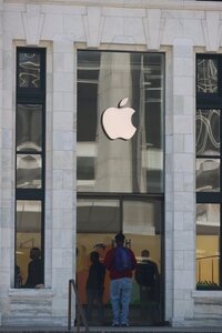 Apple to Increase AI Investments