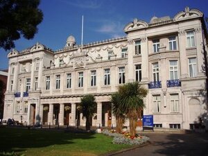 Queen Mary University of London uses data center waste heat to warm buildings